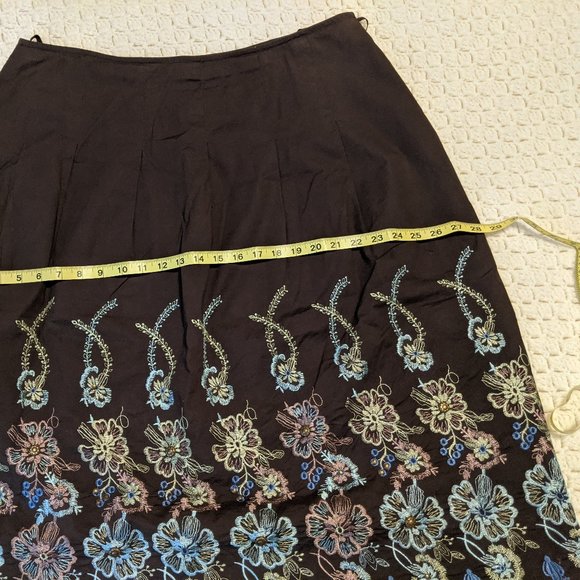 Edward Embroidered Floral Skirt - Picture 4 of 10